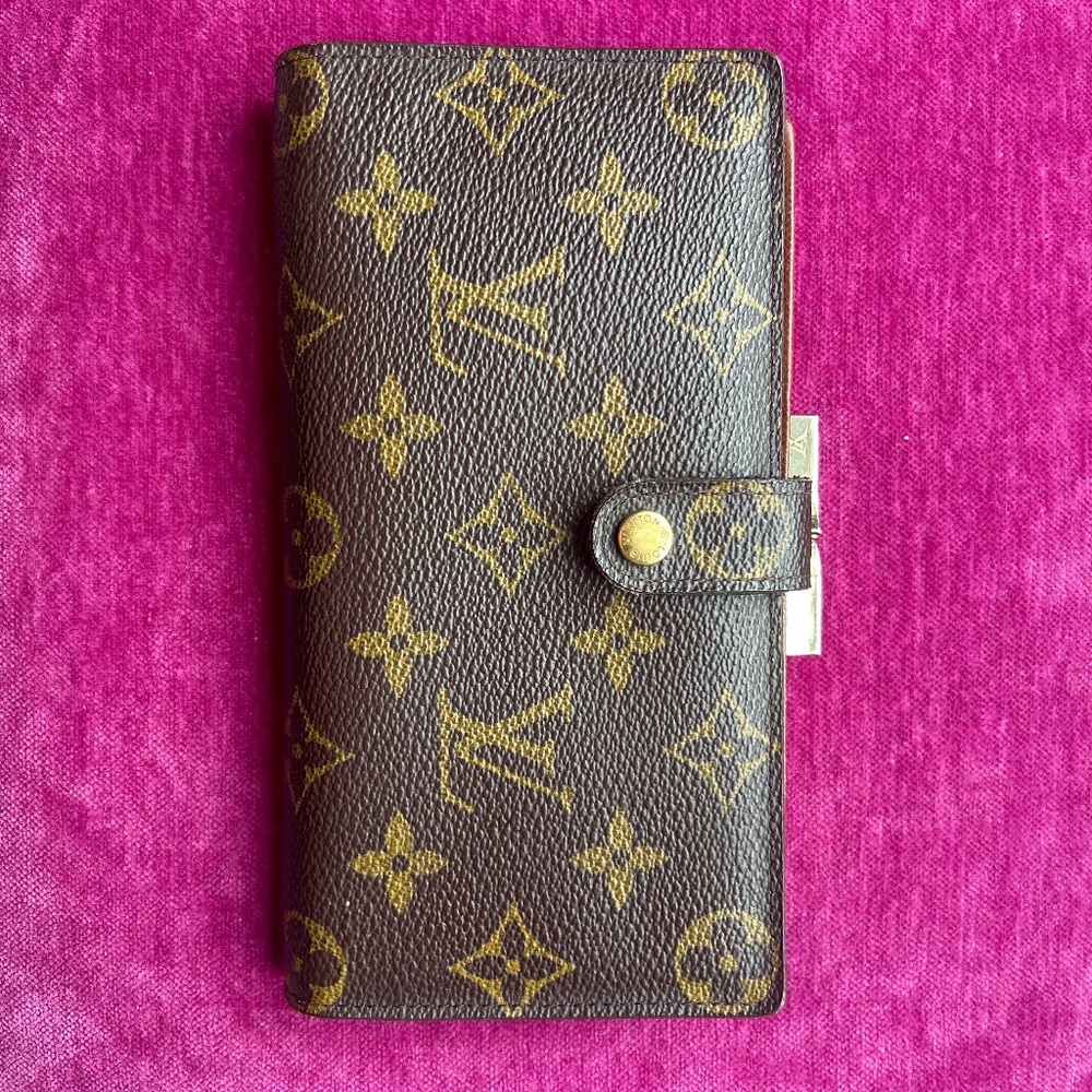 Gorgeous and rare snap authentic Louis Vuitton Wallet